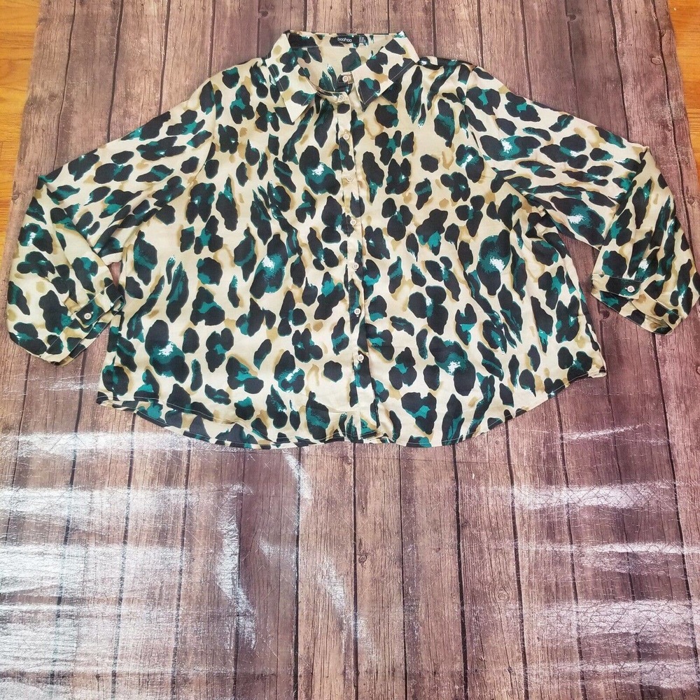 Boohoo Womens Top Beige 20 Button Down Animal Print Long‎ Sleeve Collared